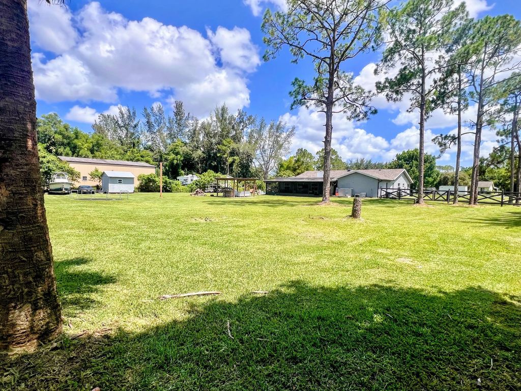 11415 46th Place N, The Acreage