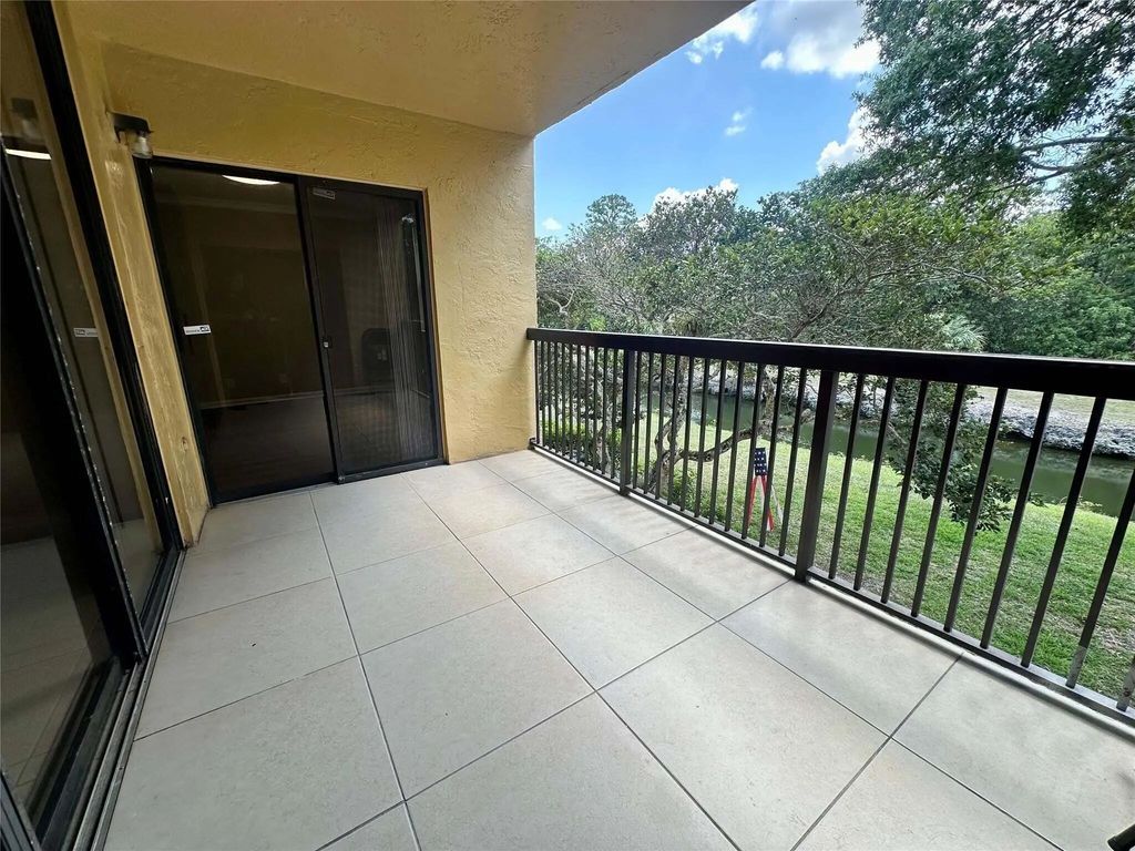 5701 Riverside Drive #205b6, Coral Springs