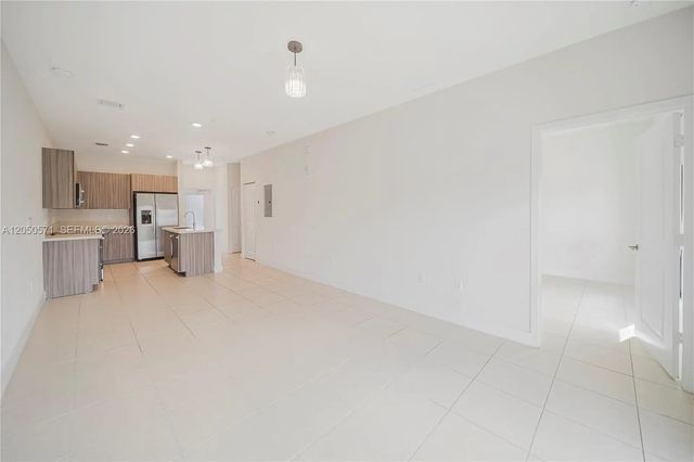 3 of 28 - 8265 Nw 41st Street #c-202, Doral, FL