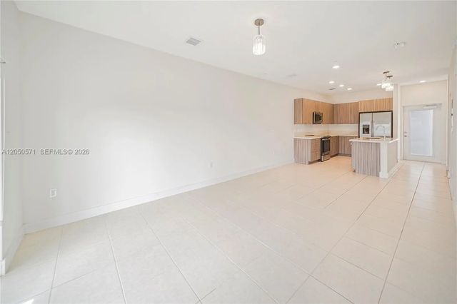 5 of 28 - 8265 Nw 41st Street #c-202, Doral, FL