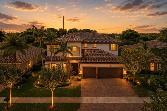 10111 Edgewater Court, Parkland