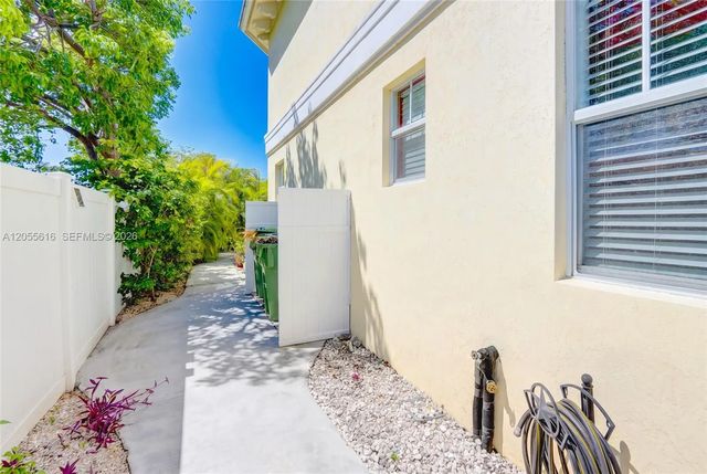 3 of 31 - 840 Ne 14th Place, Fort Lauderdale, FL