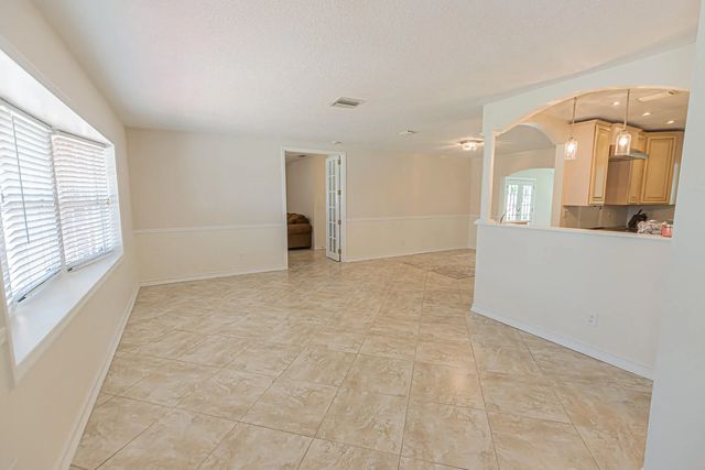 2 of 32 - 471 Se Lamon Lane, Port St. Lucie, FL