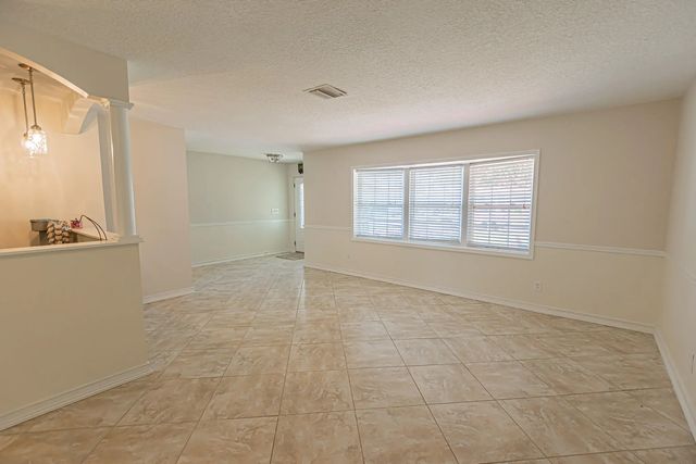 3 of 32 - 471 Se Lamon Lane, Port St. Lucie, FL