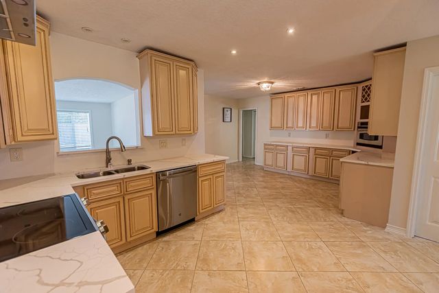 5 of 32 - 471 Se Lamon Lane, Port St. Lucie, FL