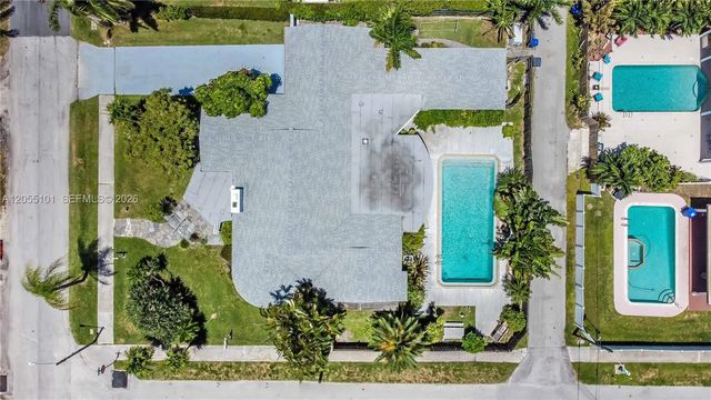 5 of 46 - 803 N Southlake Drive, Hollywood, FL