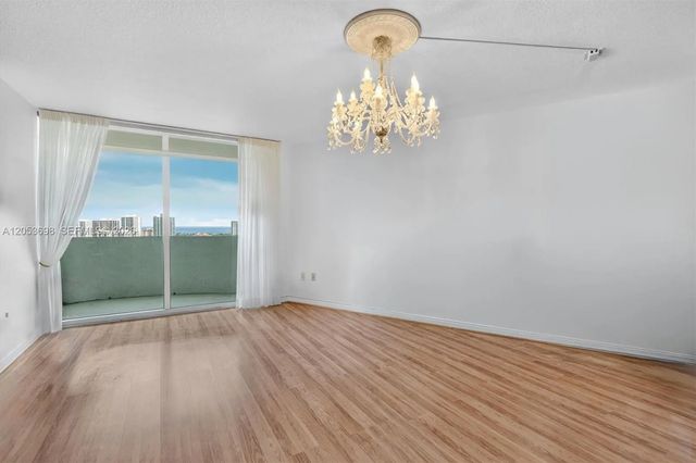 5 of 32 - 19501 W Country Club Drive #2401, Aventura, FL
