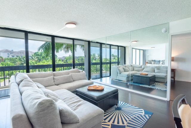 2400 Presidential Way #302, West Palm Beach