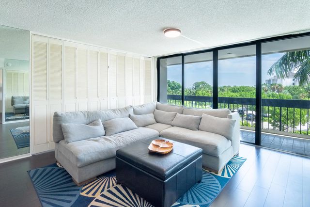 2 of 30 - 2400 Presidential Way #302, West Palm Beach, FL