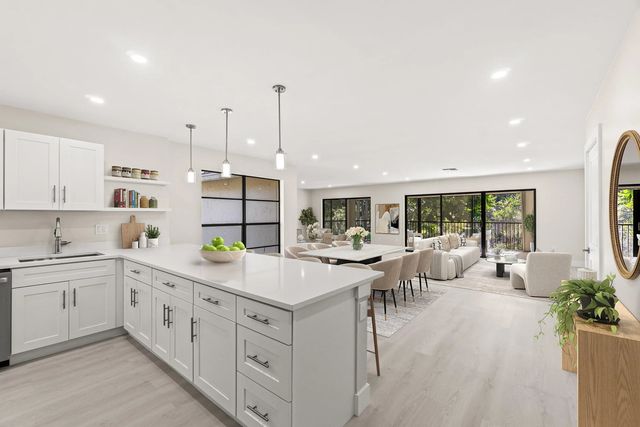 2 of 37 - 51 Stratford Lane W #b, Boynton Beach, FL