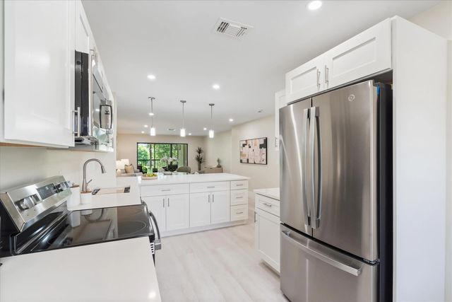4 of 37 - 51 Stratford Lane W #b, Boynton Beach, FL