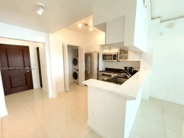 4 of 23 - 31 Se 5th Street #3712, Miami, FL