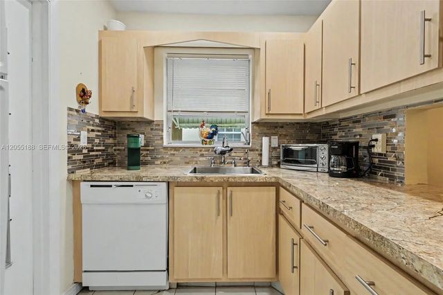 2 of 24 - 1401 N 12th Court #3b, Hollywood, FL