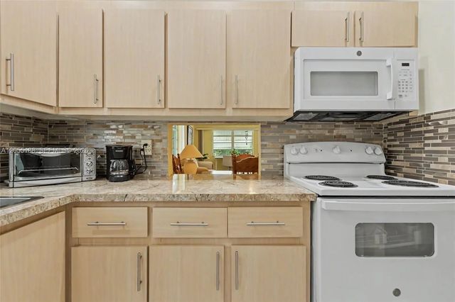 3 of 24 - 1401 N 12th Court #3b, Hollywood, FL
