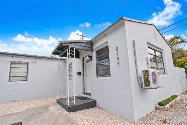 4 of 32 - 2140 Monroe Terrace, Hollywood, FL