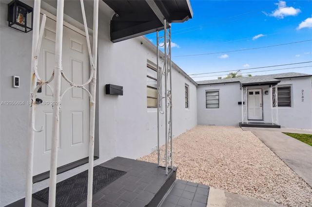 5 of 32 - 2140 Monroe Terrace, Hollywood, FL