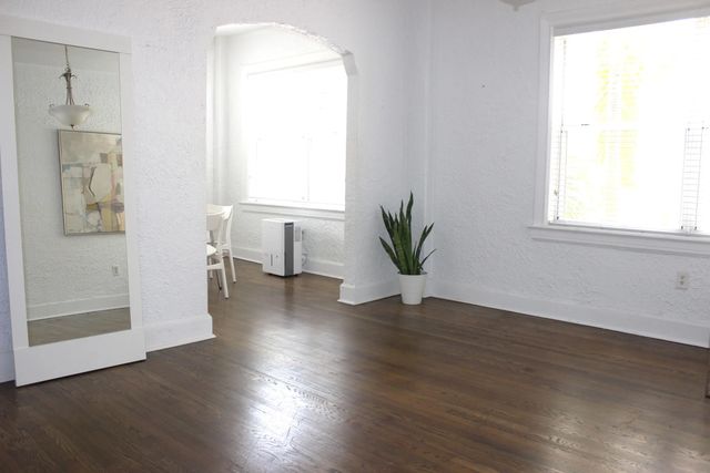 2 of 11 - 900 16th Street #204, Miami Beach, FL