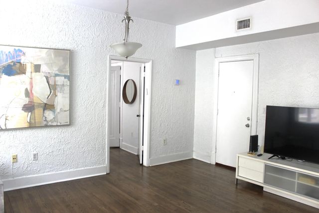 3 of 11 - 900 16th Street #204, Miami Beach, FL