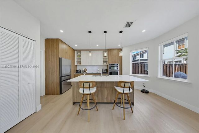 5 of 8 - 4850 Nw 108th Place, Doral, FL