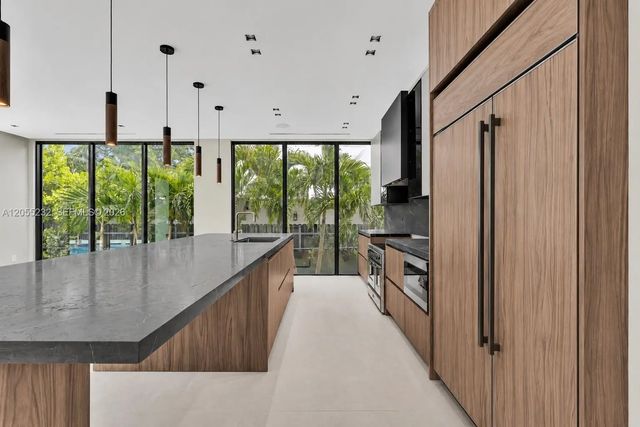 3 of 30 - 6020 Alton Road, Miami Beach, FL