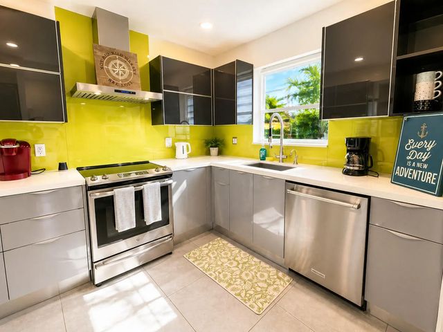 4 of 22 - 800 Se 11th Court, Fort Lauderdale, FL