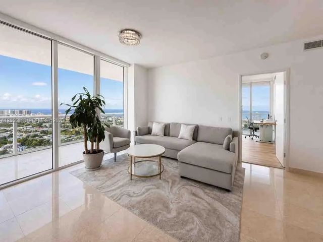 4 of 12 - 450 Alton Road #2610, Miami Beach, FL