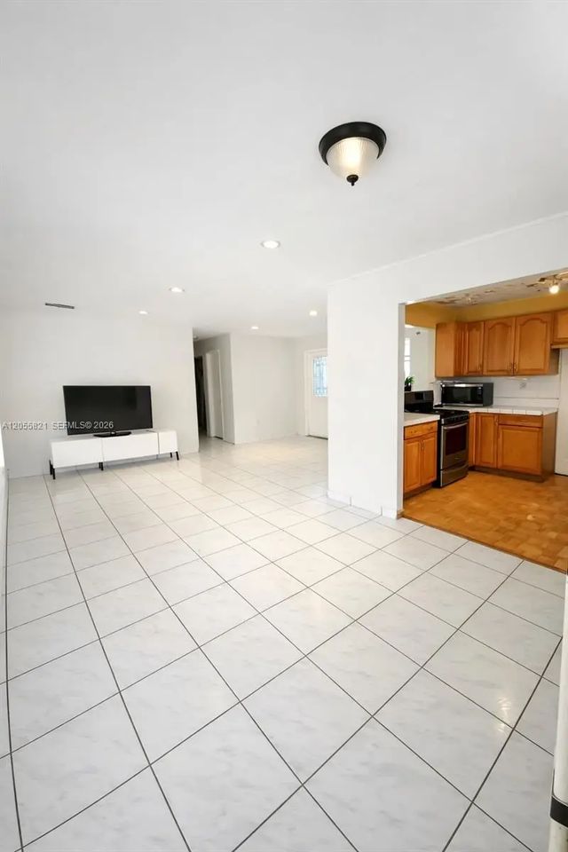 5 of 23 - 10221 Sw 169th Street, Miami, FL