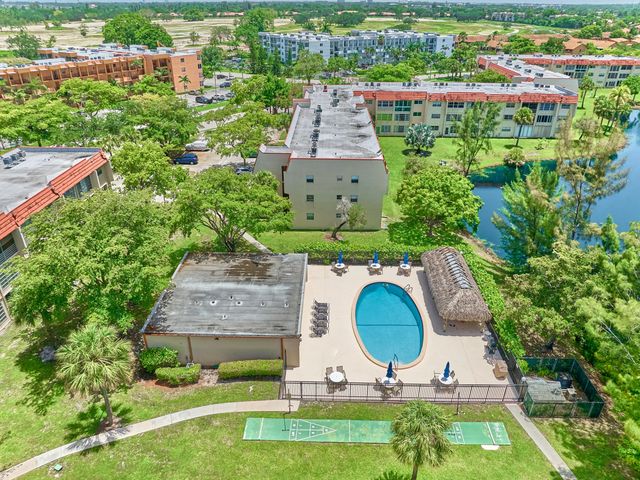 3 of 33 - 3091 E Sunrise Lakes Drive E #212, Sunrise, FL