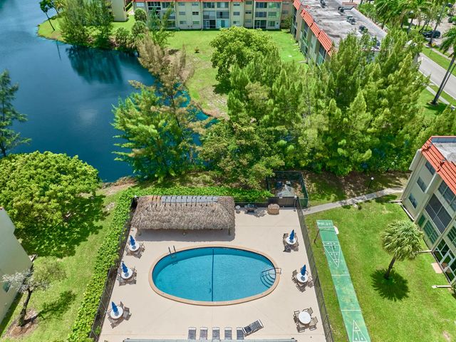 4 of 33 - 3091 E Sunrise Lakes Drive E #212, Sunrise, FL