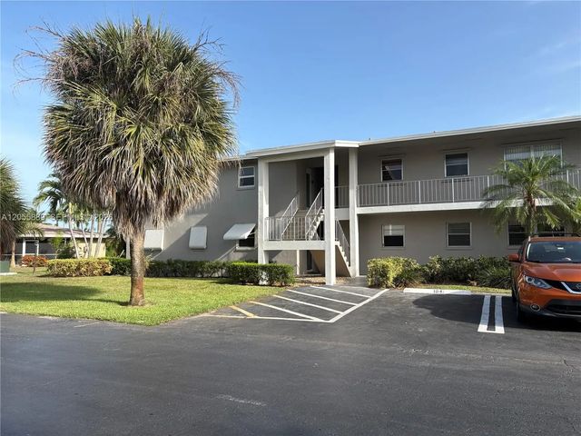306 Circle Drive S #203, Boynton Beach