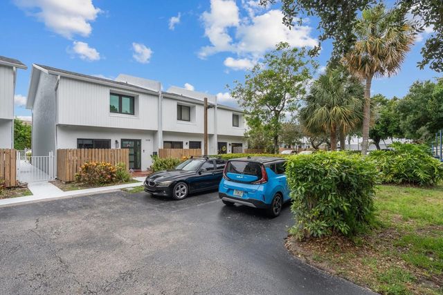 5 of 25 - 2116 Ne 44th Street, Lighthouse Point, FL