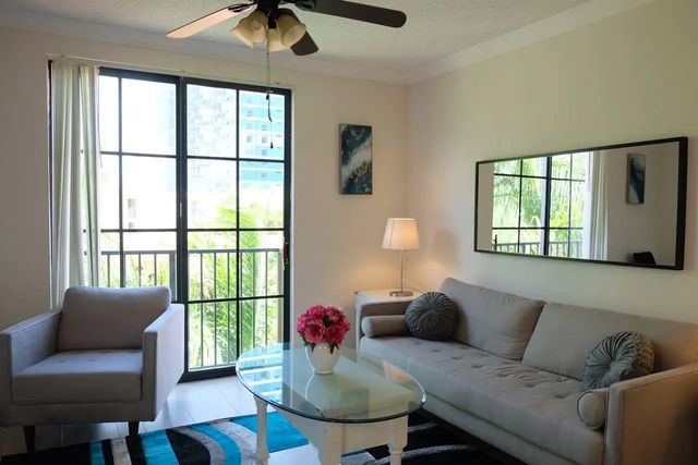 3 of 20 - 720 S Sapodilla Avenue #514, West Palm Beach, FL