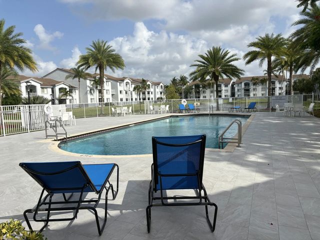 2640 S University Drive S #127, Davie