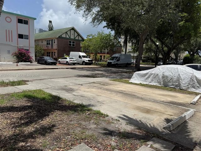 4 of 5 - 707 S 19th Avenue #1, Hollywood, FL
