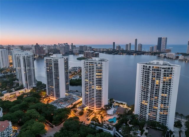 3000 Island Boulevard #505, Aventura