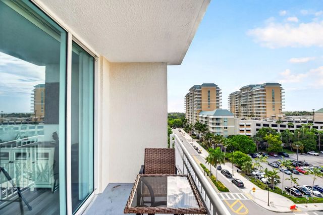 2 of 53 - 350 N Federal Highway #813, Boynton Beach, FL