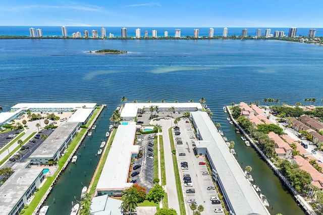 117 Lehane Terrace #211, North Palm Beach