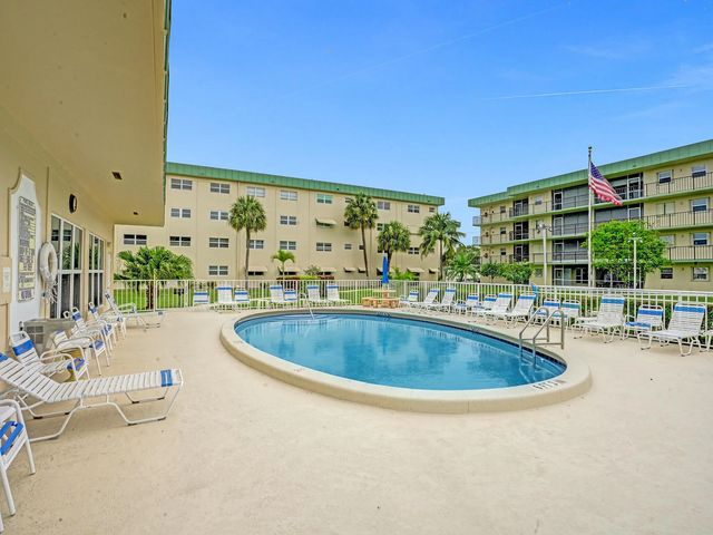 2 of 40 - 810 Se 7th Street #207, Deerfield Beach, FL