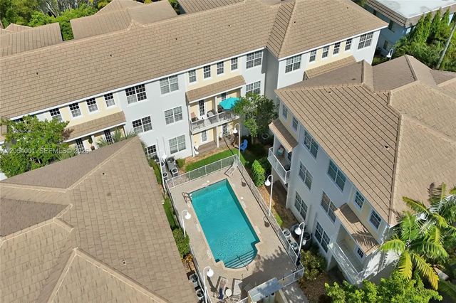 3 of 60 - 2726 Old Florida Trail, Wilton Manors, FL