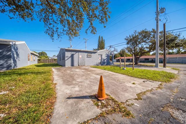 3 of 12 - 1900 N 66th Avenue, Hollywood, FL
