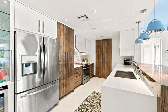 5 of 49 - 17100 N Bay Road #1401, Sunny Isles Beach, FL