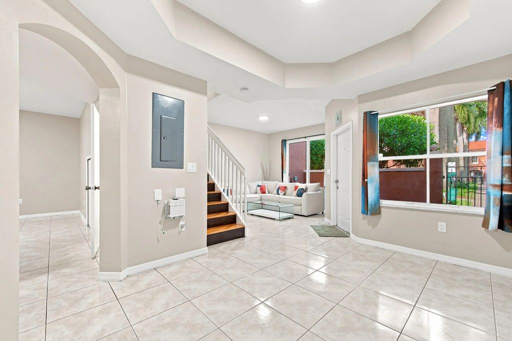 732 Sw 106th Avenue #2011, Pembroke Pines