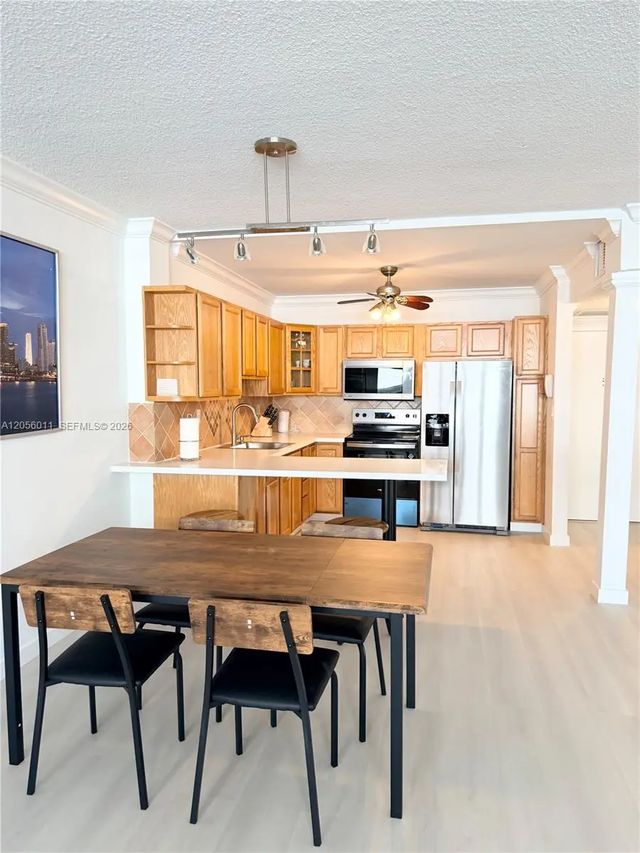 2 of 26 - 3725 S Ocean Drive #521, Hollywood, FL