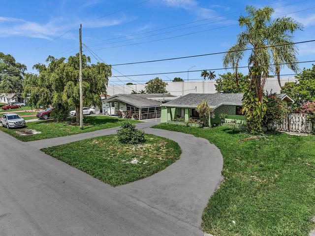 2 of 32 - 2131 Acapulco Drive, Miramar, FL