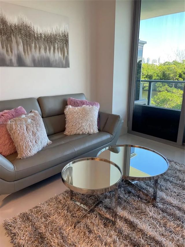 16385 Biscayne Boulevard #316, North Miami Beach
