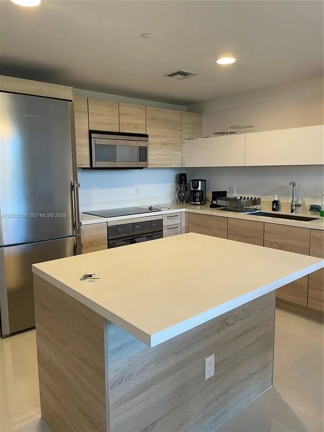 4 of 9 - 16385 Biscayne Boulevard #316, North Miami Beach, FL