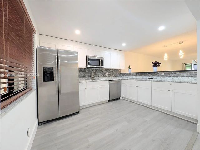 4 of 37 - 310 Lakeview Drive #105, Weston, FL