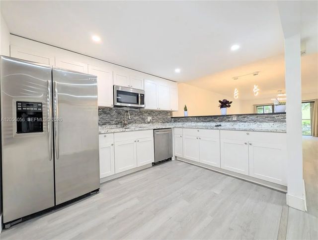 5 of 37 - 310 Lakeview Drive #105, Weston, FL