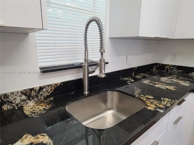 4165 Sw 67th Avenue #112b, Davie