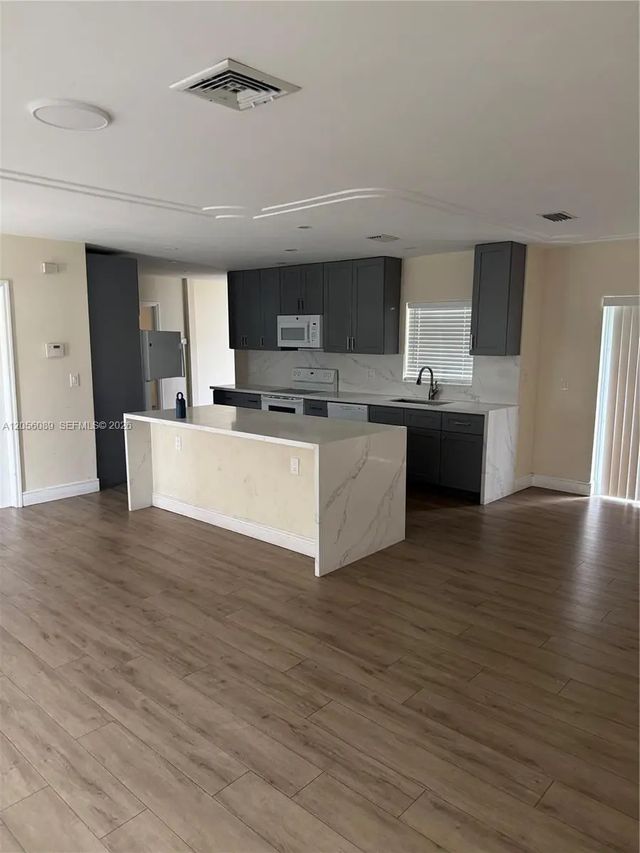 4 of 16 - 4361 Nw 15th Street, Lauderhill, FL